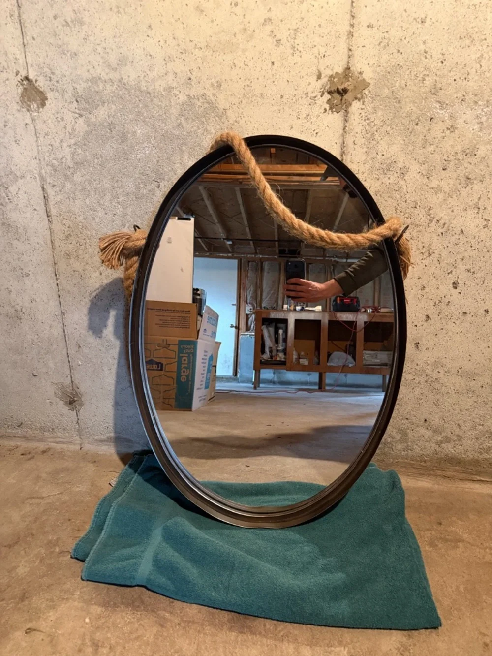 Round Rope-Handle Wall Mirror in Black
